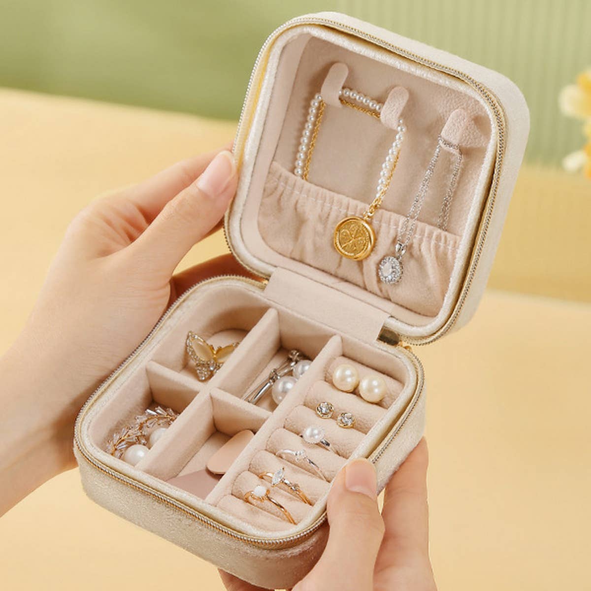 The Juliette Velvet Jewelry Case