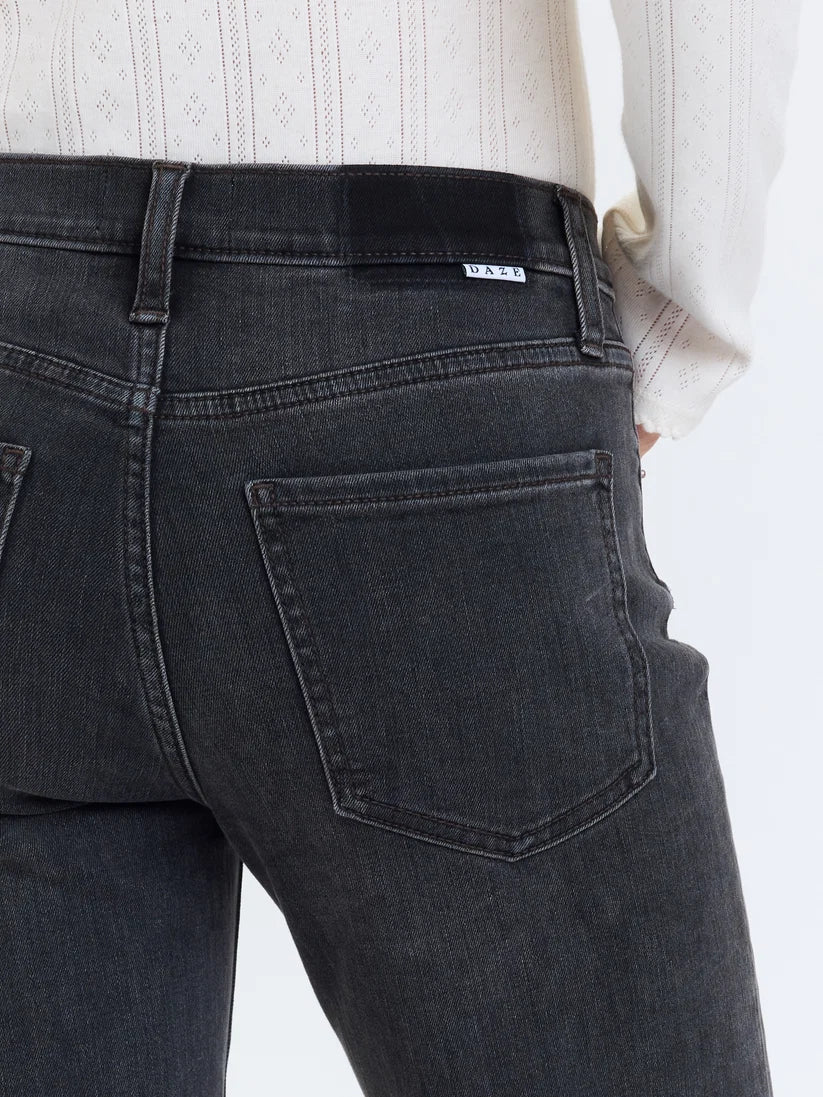 DAZE Rebel Ankle Mid Rise Ankle Slim Straight in Motion