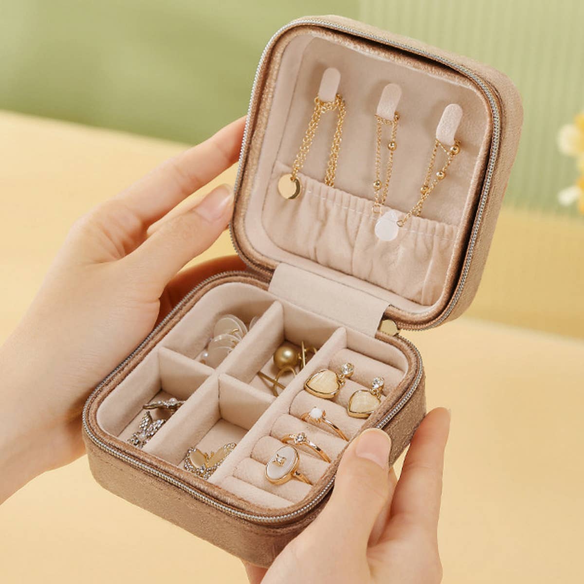 The Juliette Velvet Jewelry Case